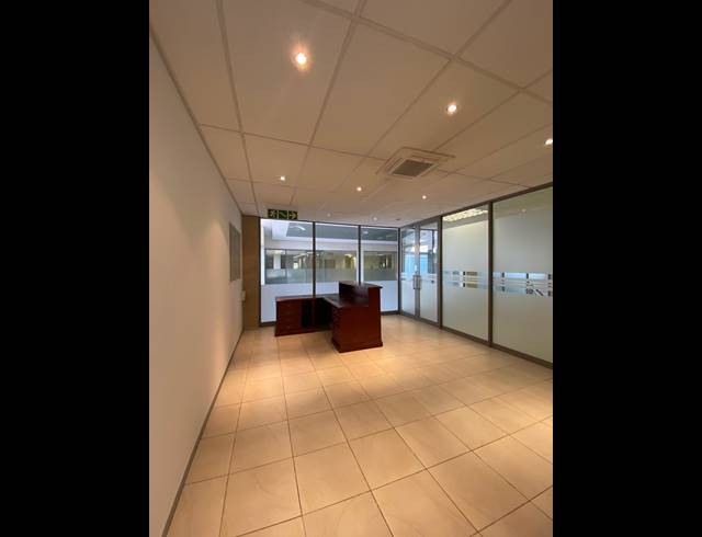 701M² OFFICE TO LET IN BRYANSTON
